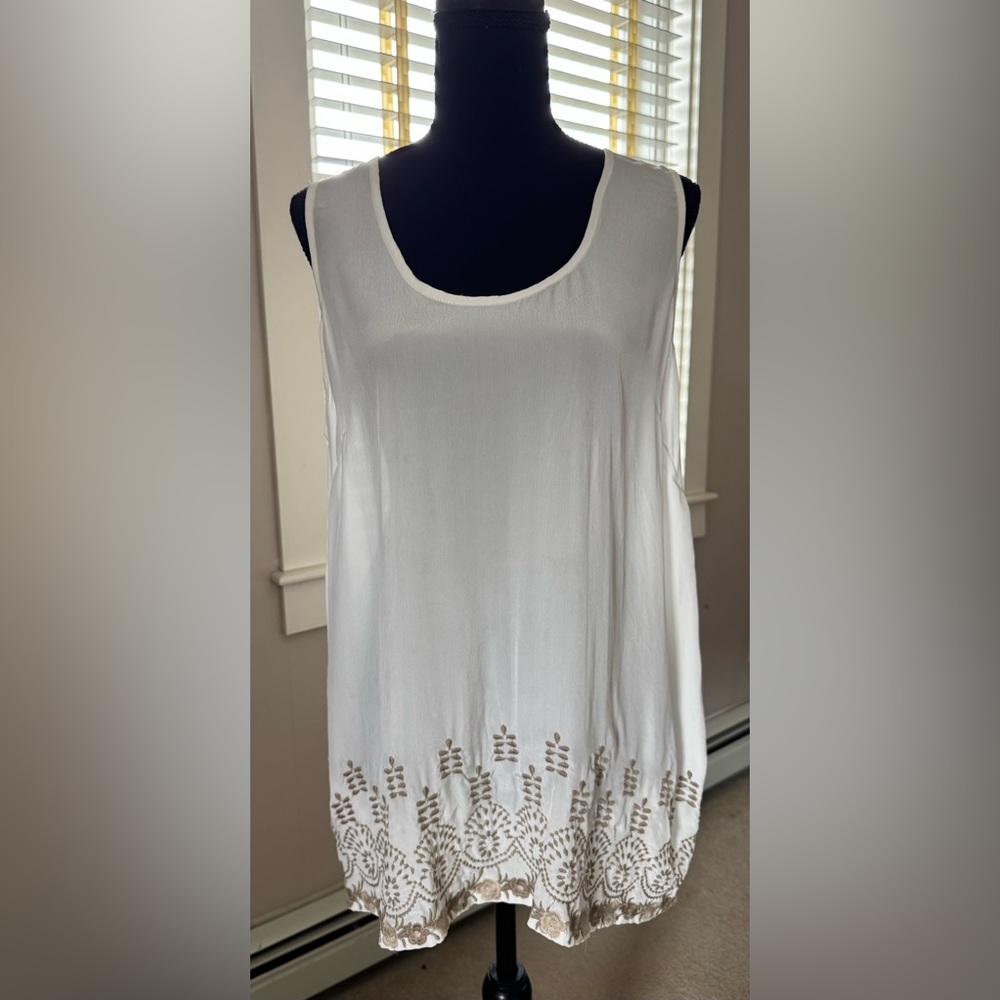 Tolani embroidered sleeveless top blouse women size M NWT